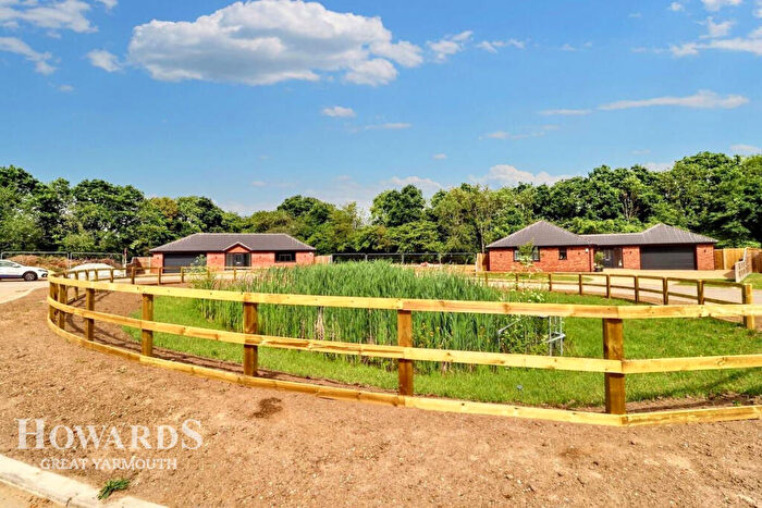 4 Bedroom Detached Bungalow For Sale In Autumn Close, Fleggburgh, NR29