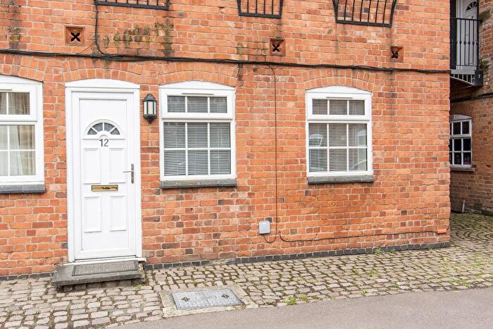 1 Bedroom Flat For Sale In Hampton Court, Market Harborough, LE16