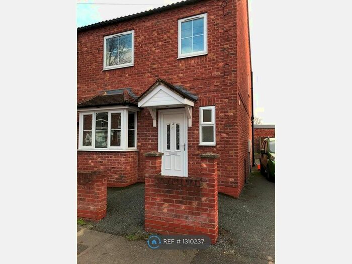 3 Bedroom Semi-Detached House To Rent In St. Andrews Court, Gainsborough DN21