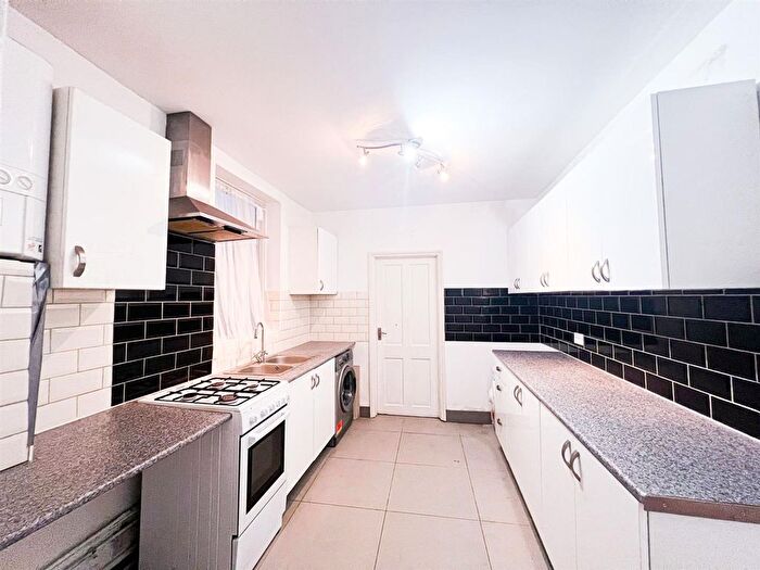 4 Bedroom Terraced House To Rent In Sunnyside Road, London, E10