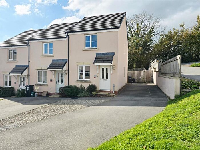 2 Bedroom End Of Terrace House For Sale In Chestnut Drive, Launceston, PL15