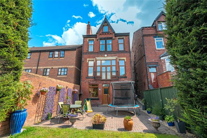 4 Bedroom Detached House For Sale In Bank Side Street, Harehills, Leeds, LS8