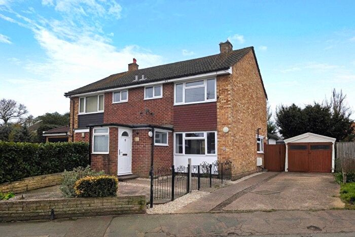3 Bedroom Semi Detached House To Rent In Row Town, Addlestone, Surrey, KT15