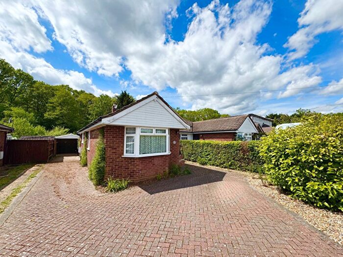 3 Bedroom Semi-detached Bungalow For Sale In St Michaels Avenue, Fairlands, Guildford, GU3