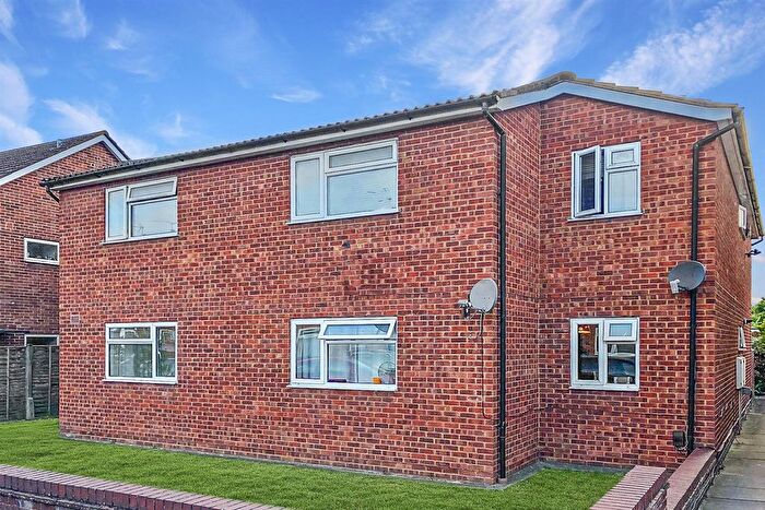 2 Bedroom Flat To Rent In Camden Court, Aylesbury, HP19