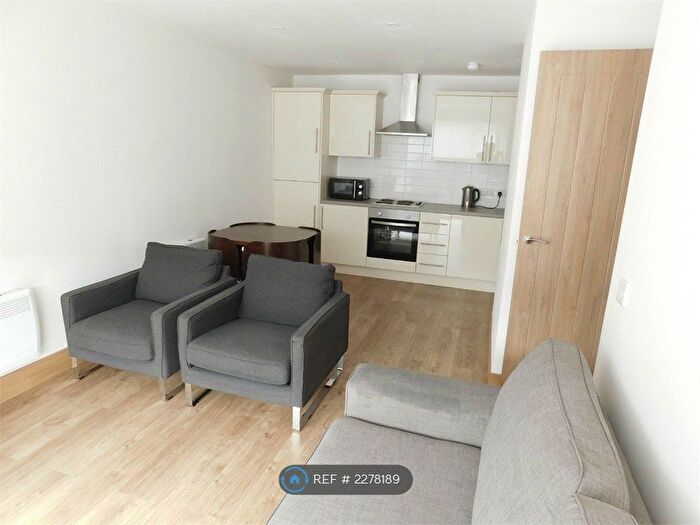 2 Bedroom Flat To Rent In Albion Mews, Manchester, M25