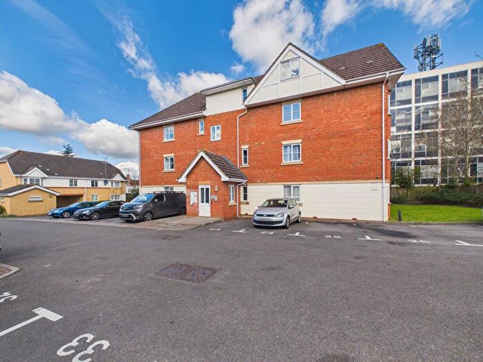 2 Bedroom Apartment For Sale In Basingstoke Road, Reading, RG2