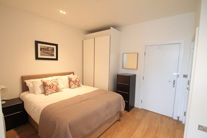 Studio To Rent In Laporte Way, Luton, LU4