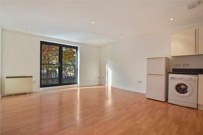 2 Bedroom Flat To Rent In Barnet Grove, London, E2