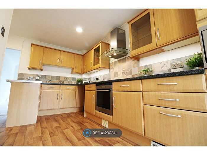 2 Bedroom Maisonette To Rent In Hawkhurst Close, Southampton, SO19