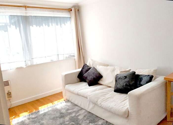 1 Bedroom Flat To Rent In Fitzroy Street, London, W1T