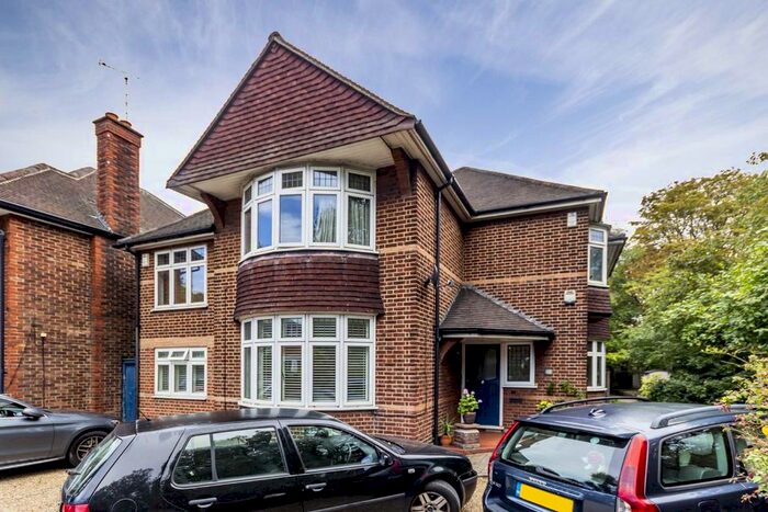2 Bedroom Flat To Rent In Cole Park Road, Twickenham, TW1