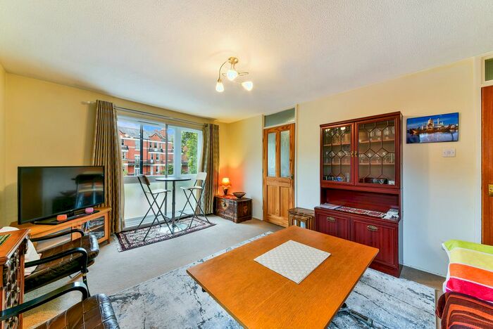 2 Bedroom Flat To Rent In Ravensmede Way, London, W4