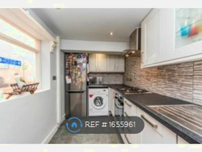 2 Bedroom End Of Terrace House To Rent In Holly Road, Hounslow, TW3