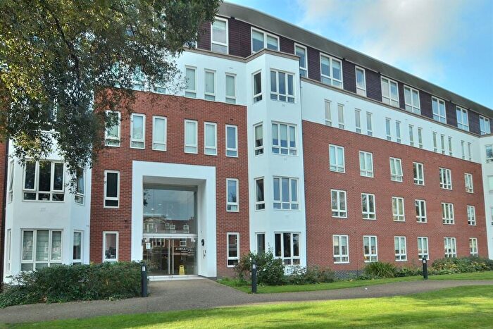 1 Bedroom Apartment To Rent In Regency Court, - High Road, South Woodford, E18