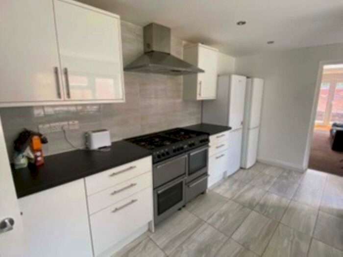 6 Bedroom Terraced House To Rent In Addington Road, RG1