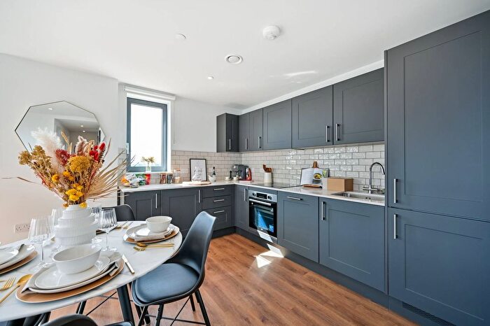 2 Bedroom Flat To Rent In Carter House, Maidenhead, SL6