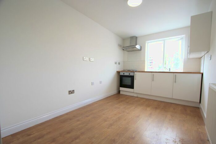 Studio To Rent In Walworth Road, London, SE17