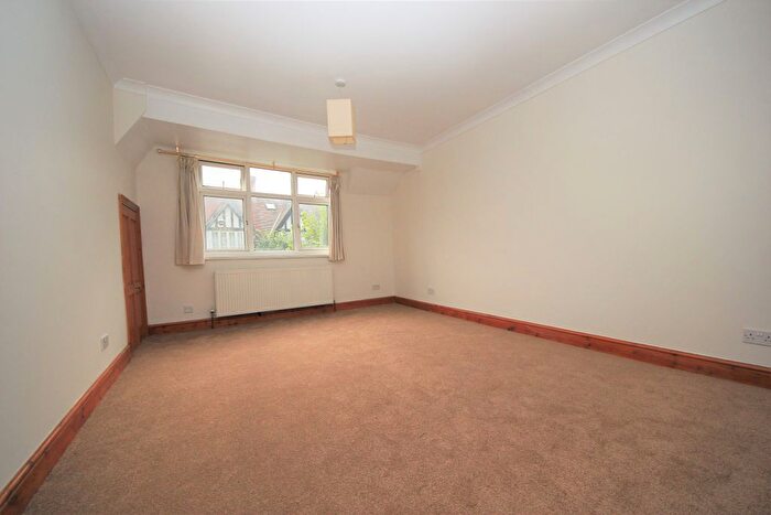 4 Bedroom Semi-Detached House To Rent In Gainsborough Gardens, Golders Green, NW11