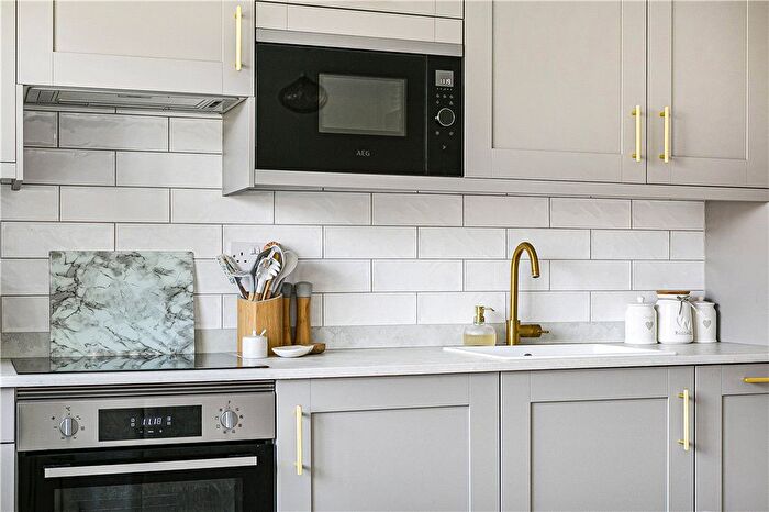 1 Bedroom Flat For Sale In Ferndale Road, Ashford, Surrey, TW15