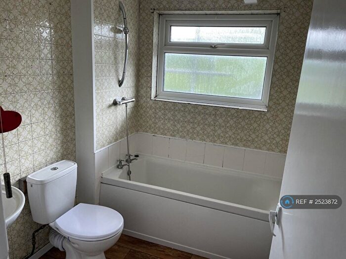 2 Bedroom Flat To Rent In Tamworth Road, Amington, Tamworth, B77