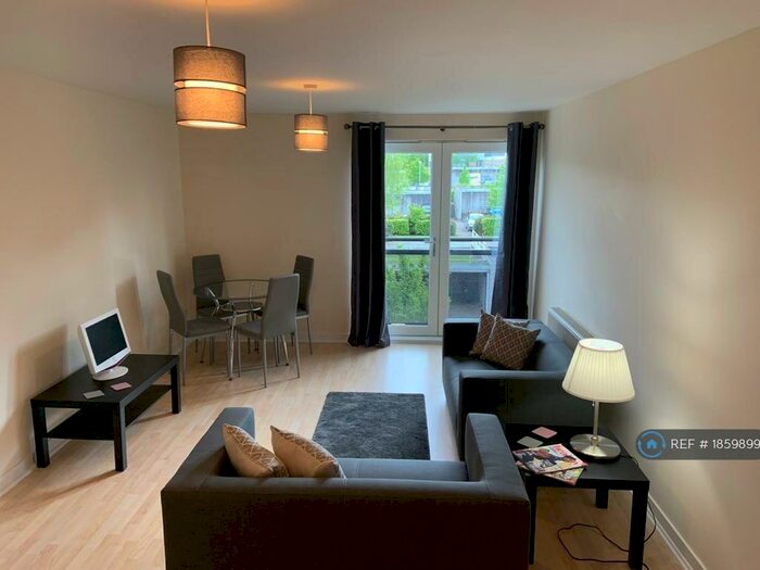 2 Bedroom Flat To Rent In Firpark Court, Glasgow, G31