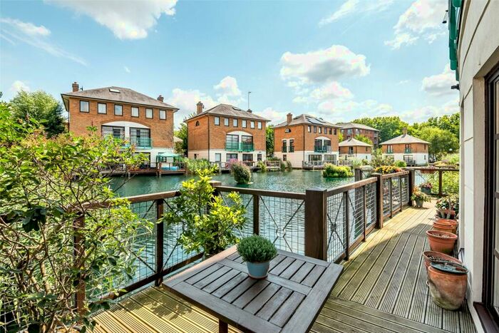 2 Bedroom Apartment To Rent In Plover Way, Surrey Docks, SE16