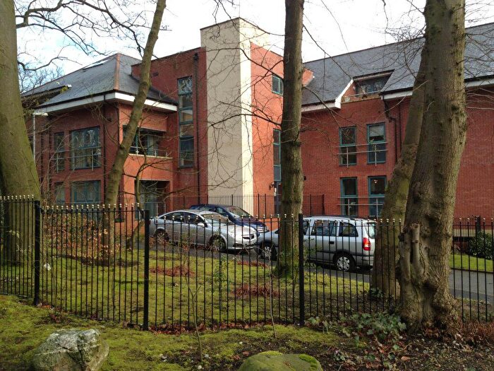 2 Bedroom Apartment To Rent In Apt Palmerstone Court, Bolton, BL1