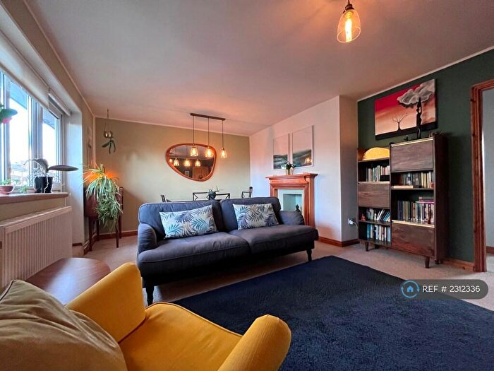 2 Bedroom Flat To Rent In Waddington Road, London, E15