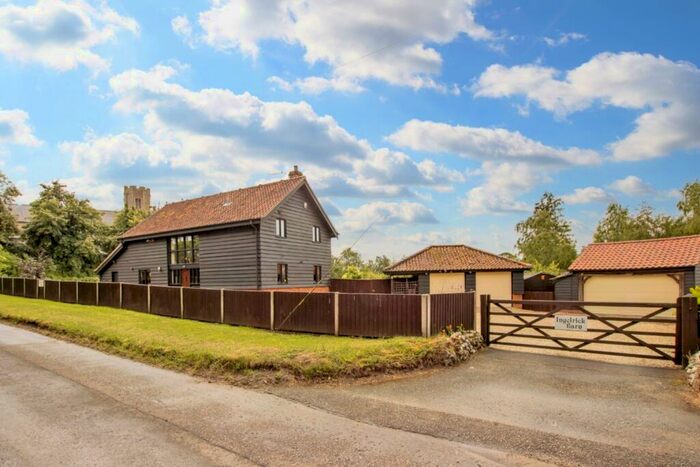 3 Bedroom Barn For Sale In Bintree Road, Billingford, NR20