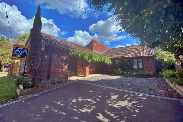 3 Bedroom Detached House For Sale In Aston Road, Haddenham, HP17