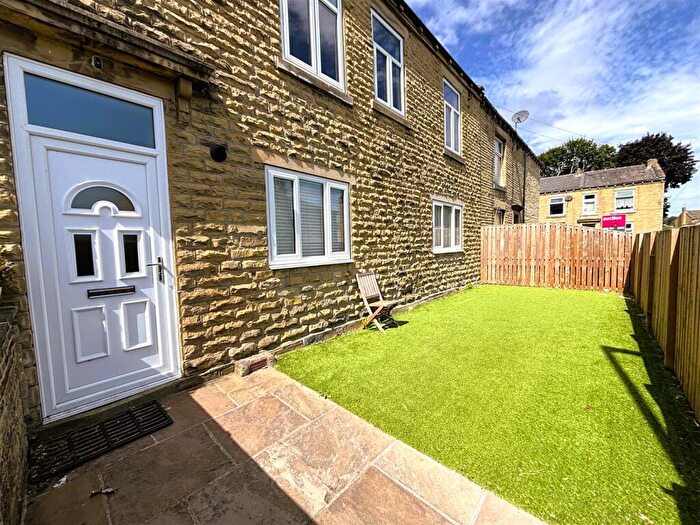 3 Bedroom End Of Terrace House For Sale In Victoria Place, Brighouse, HD6