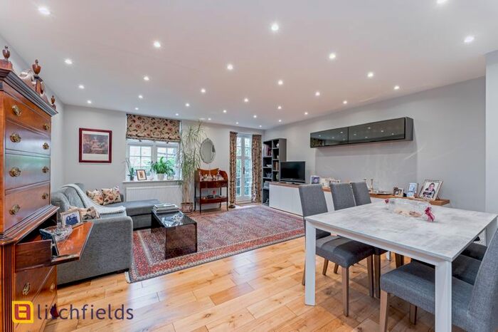 2 Bedroom Flat To Rent In Corringway, Hampstead Garden Suburb NW11