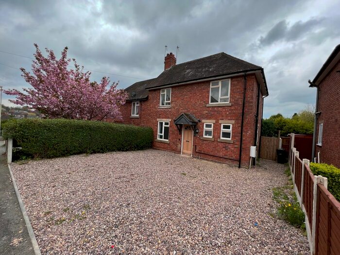 3 Bedroom Semi-Detached House To Rent In Woodfield Road, Dudley, West Midlands, DY3