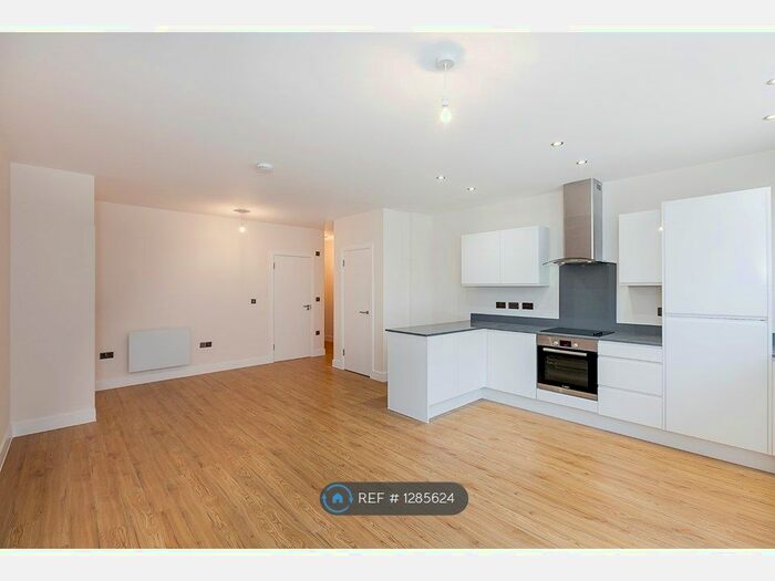 1 Bedroom Flat To Rent In Grandera House, Sunbury, TW16