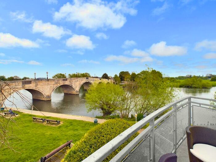 2 Bedroom Apartment To Rent In Chertsey, Surrey, KT16