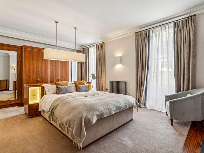 2 Bedroom Flat To Rent In Buckingham Street, London, WC2N
