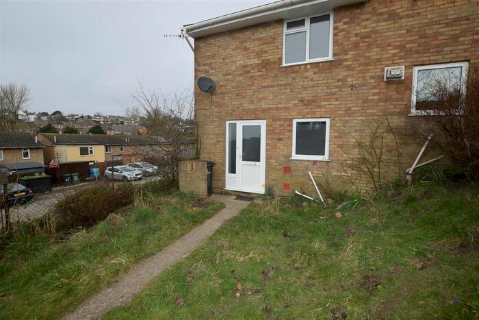 2 Bedroom End Of Terrace House To Rent In Hawthorn Road, Hastings, TN35