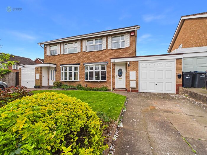 3 Bedroom Semi Detached House For Sale In Hadleigh Croft, Walmley, Sutton Coldfield, B76