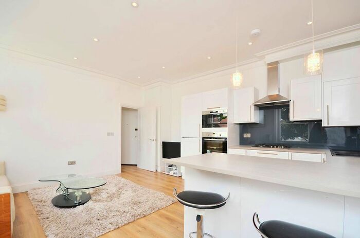 1 Bedroom Flat To Rent In Catherine Road, Surbiton, KT6