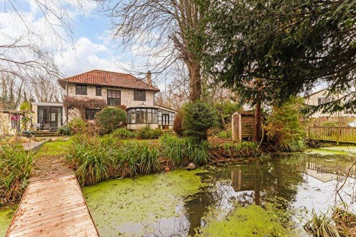 3 Bedroom Detached House To Rent In Addlestone Road, Addlestone, KT15