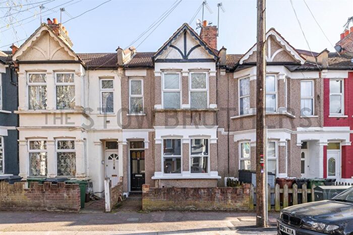 1 Bedroom Apartment To Rent In Waverley Road, Walthamstow, E17