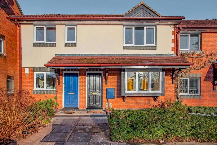 2 Bedroom Flat To Rent In Melrose Place, Watford, WD17