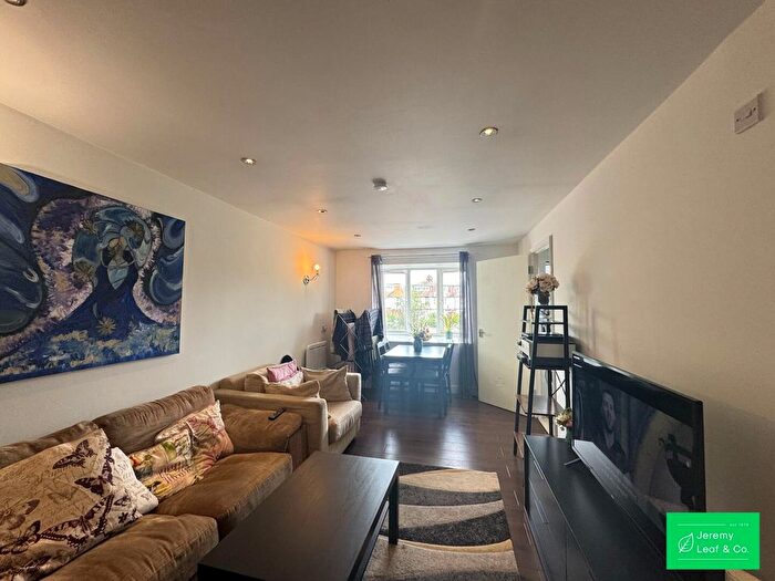 2 Bedroom Flat To Rent In Deanery Close, N2