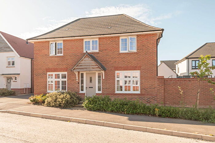 3 Bedroom Detached House For Sale In Ashbourne Avenue, Leeds, LS15