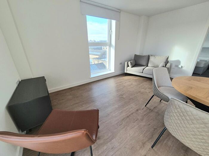 2 Bedroom Apartment To Rent In Cow Green, Halifax, HX1
