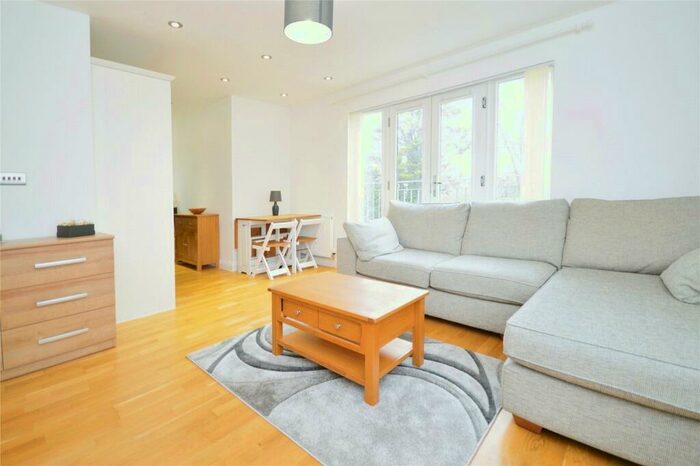 2 Bedroom Flat For Sale In Regent Street, Whitstable, Kent, CT5