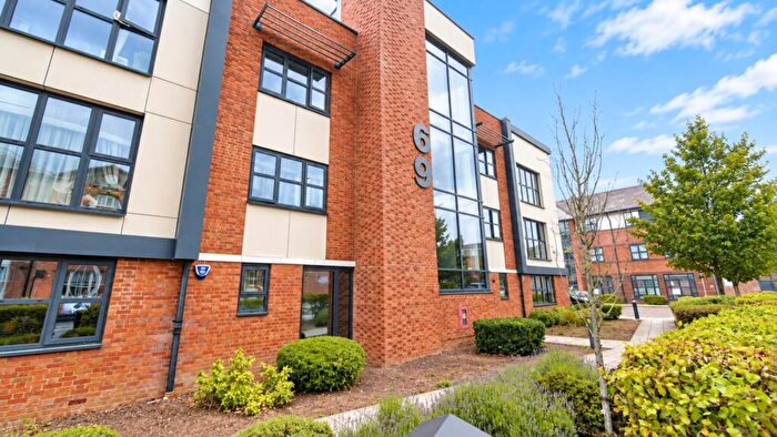 1 Bedroom Flat For Sale In Great North Road, Hatfield, AL9