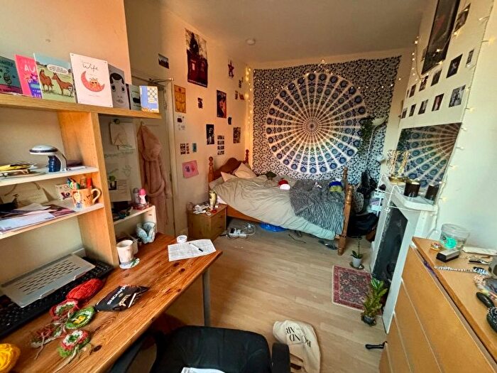 5 Bedroom Property To Rent In Cardigan Lane, Hyde Park, Leeds, LS6