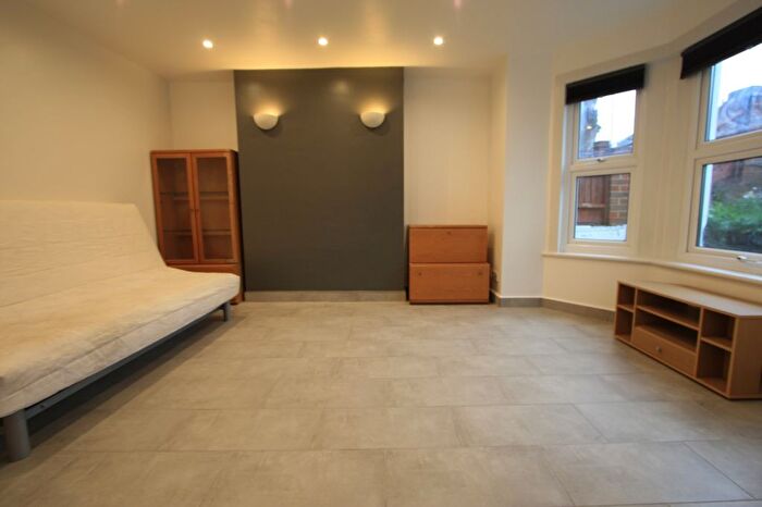 2 Bedroom Flat To Rent In St. James's Road, Croydon, CR0